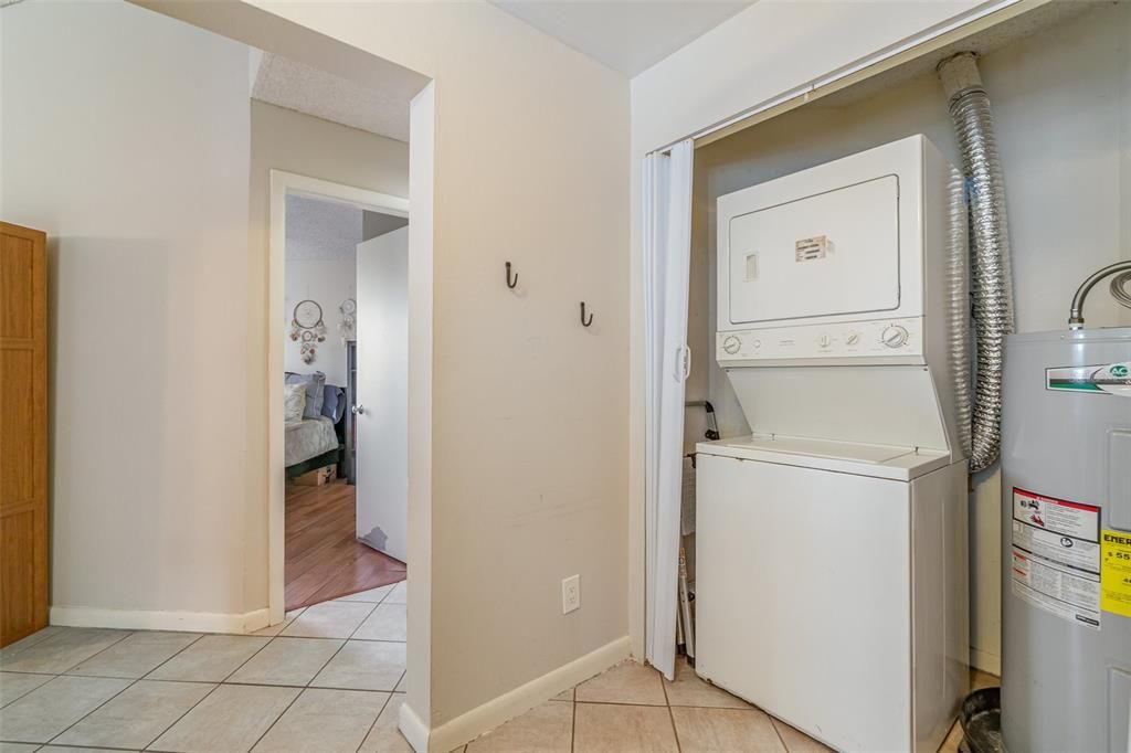 Active With Contract: $100,000 (2 beds, 2 baths, 930 Square Feet)