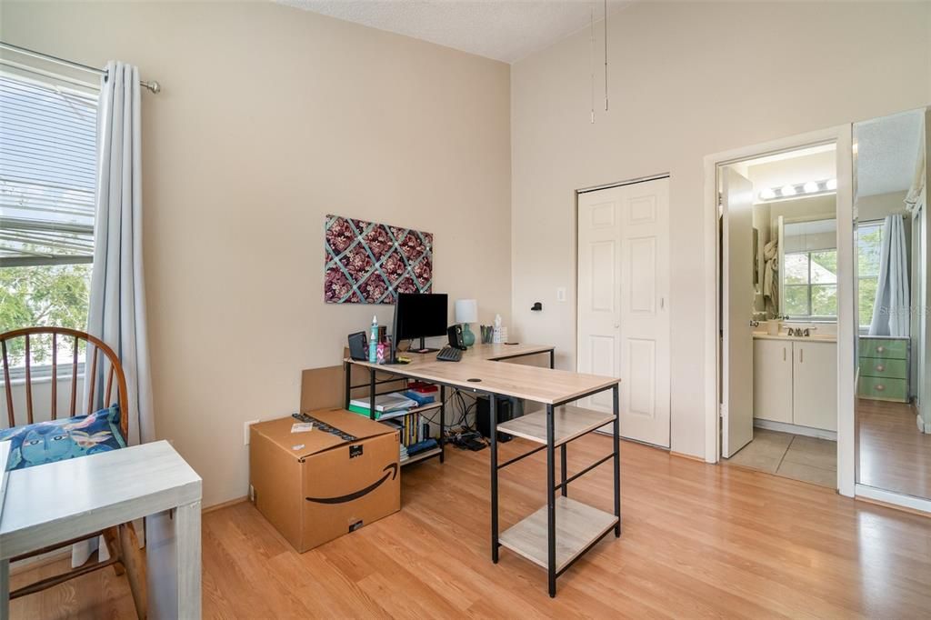 Active With Contract: $100,000 (2 beds, 2 baths, 930 Square Feet)