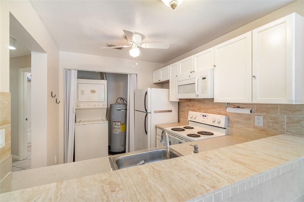 Active With Contract: $100,000 (2 beds, 2 baths, 930 Square Feet)