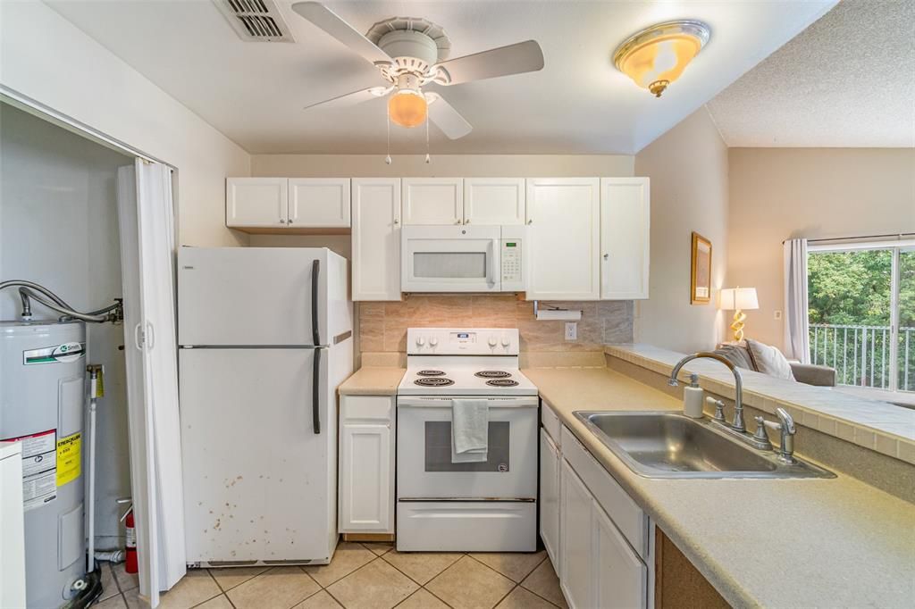 Active With Contract: $100,000 (2 beds, 2 baths, 930 Square Feet)