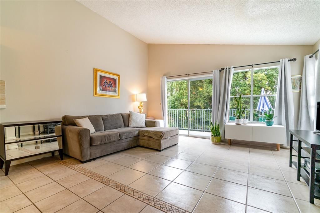 Active With Contract: $100,000 (2 beds, 2 baths, 930 Square Feet)