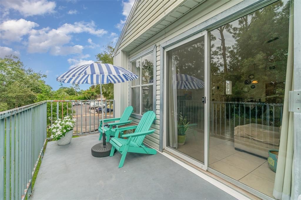 Active With Contract: $100,000 (2 beds, 2 baths, 930 Square Feet)