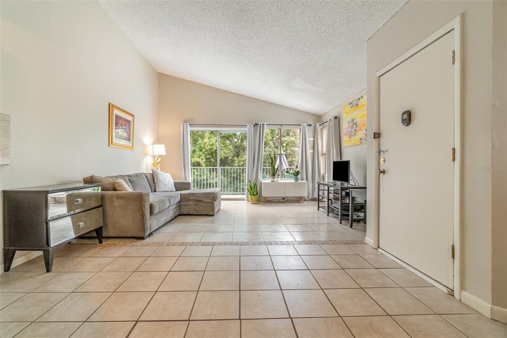 Active With Contract: $100,000 (2 beds, 2 baths, 930 Square Feet)