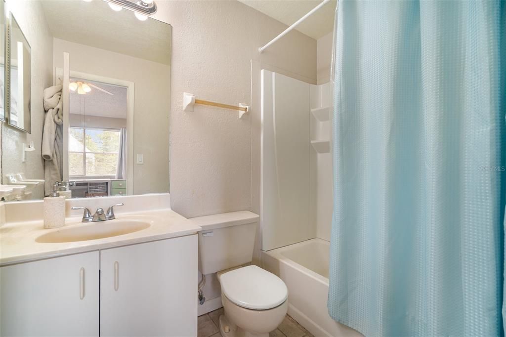 Active With Contract: $100,000 (2 beds, 2 baths, 930 Square Feet)