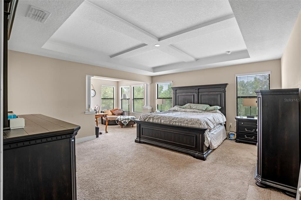 Под контрактом: $590,000 (5 спален, 3 ванн, 3820 Квадратных фут)