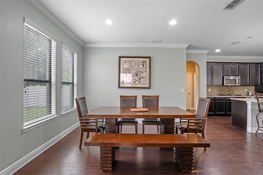 Под контрактом: $590,000 (5 спален, 3 ванн, 3820 Квадратных фут)