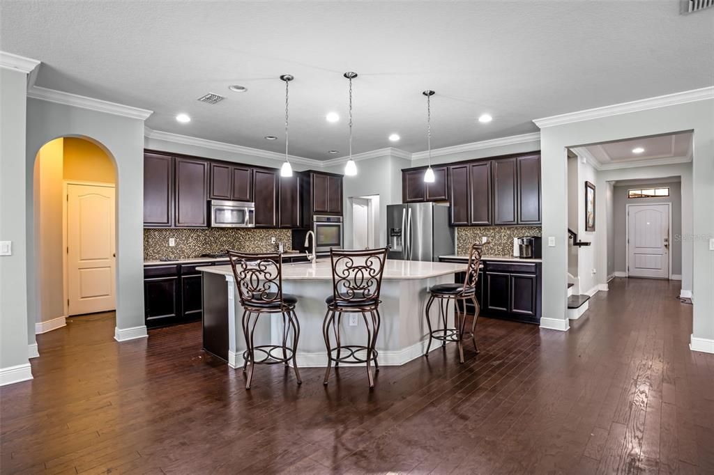 Под контрактом: $590,000 (5 спален, 3 ванн, 3820 Квадратных фут)