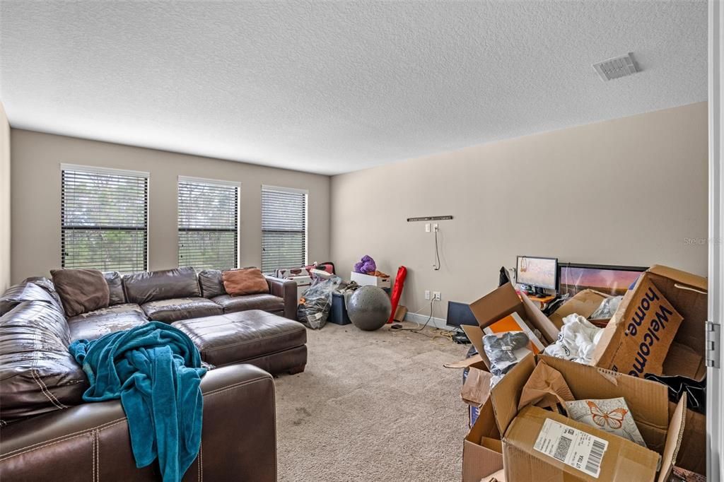 Под контрактом: $590,000 (5 спален, 3 ванн, 3820 Квадратных фут)