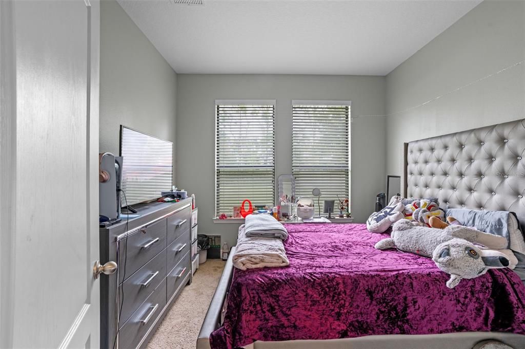 Под контрактом: $590,000 (5 спален, 3 ванн, 3820 Квадратных фут)