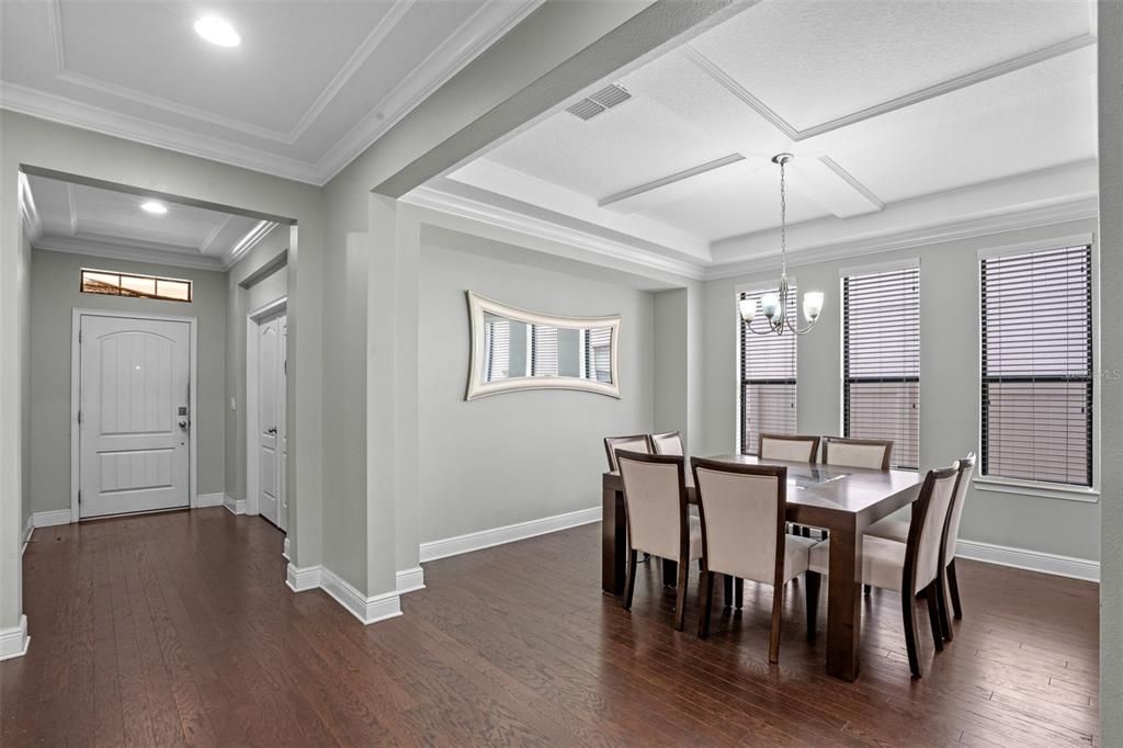 Под контрактом: $590,000 (5 спален, 3 ванн, 3820 Квадратных фут)