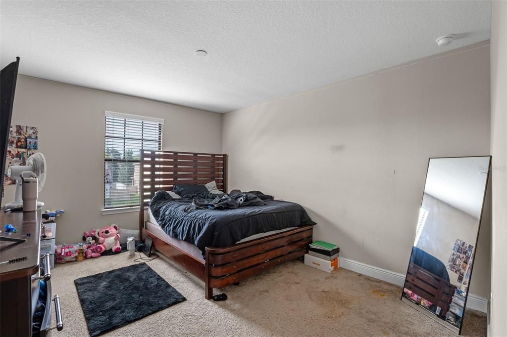 Под контрактом: $590,000 (5 спален, 3 ванн, 3820 Квадратных фут)