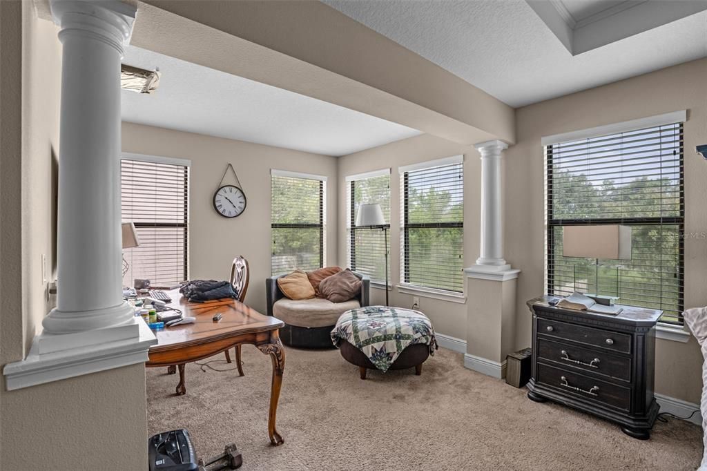 Под контрактом: $590,000 (5 спален, 3 ванн, 3820 Квадратных фут)