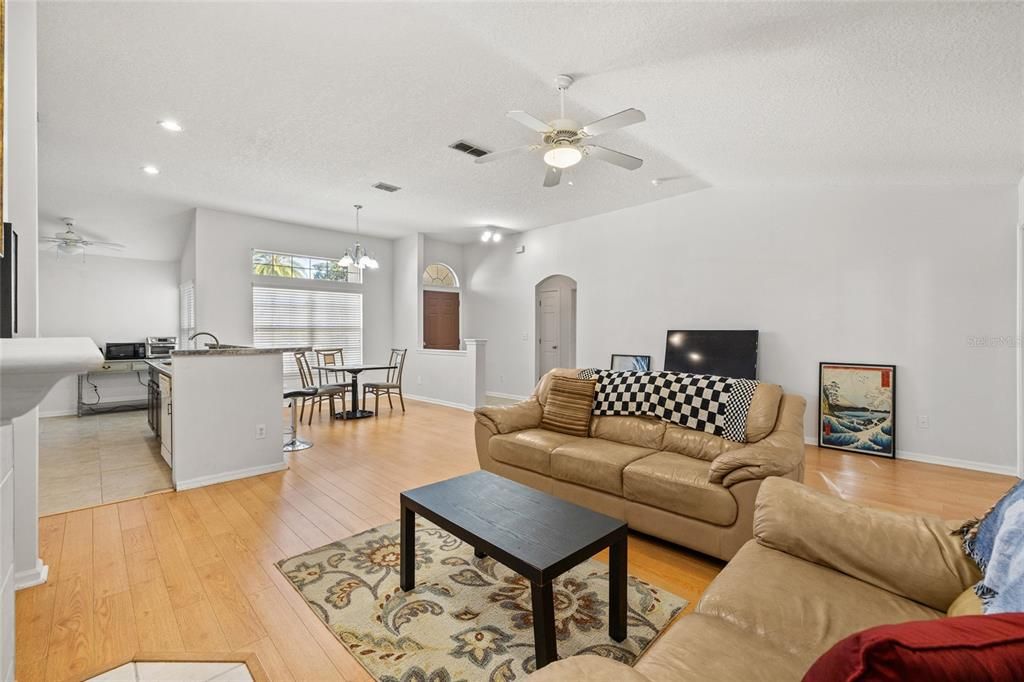 待售: $434,900 (4 贝兹, 2 浴室, 1505 平方英尺)