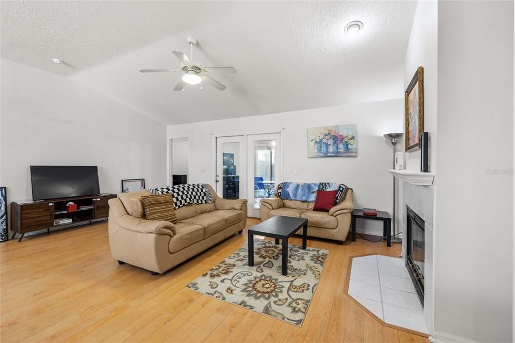 待售: $434,900 (4 贝兹, 2 浴室, 1505 平方英尺)