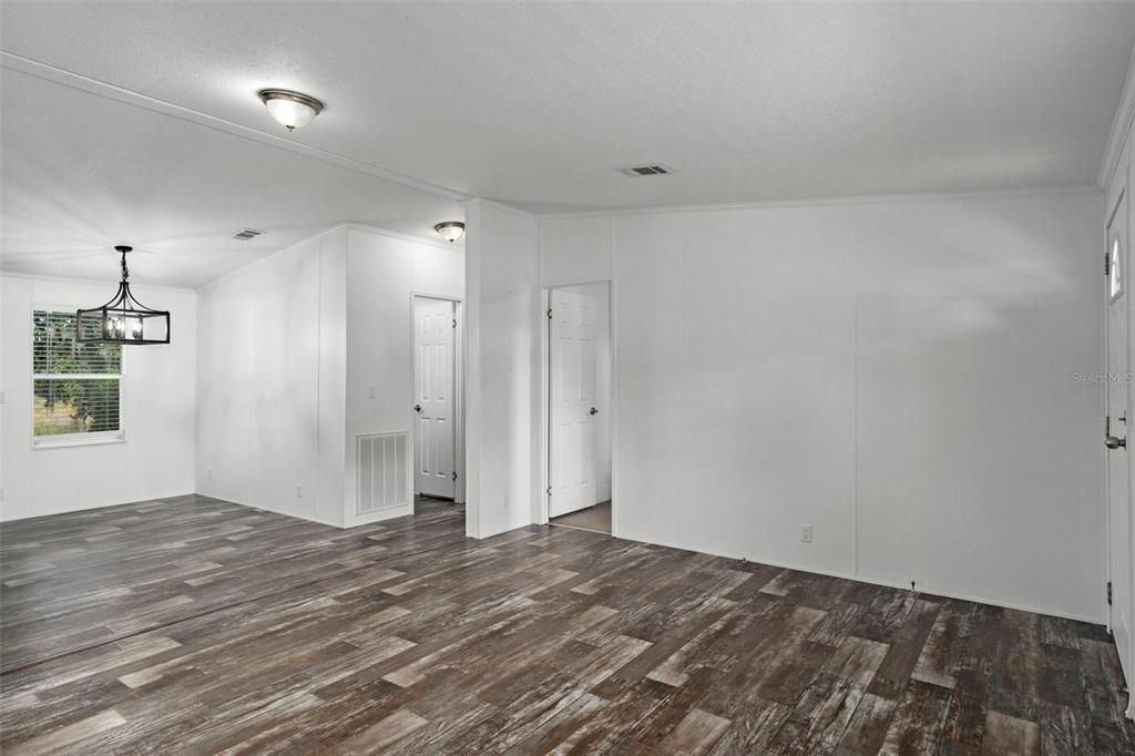 For Sale: $269,900 (3 beds, 2 baths, 1120 Square Feet)