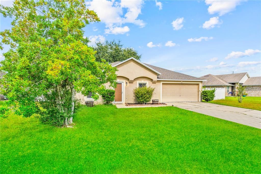 Active With Contract: $299,999 (3 beds, 2 baths, 1367 Square Feet)