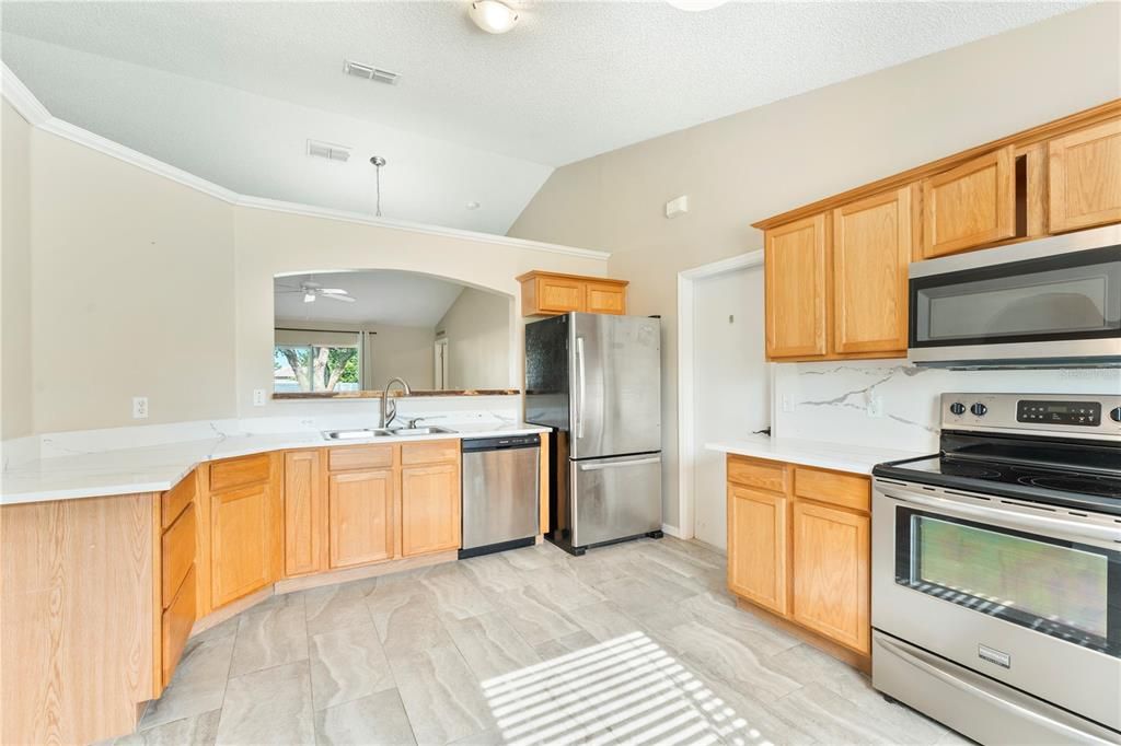 Active With Contract: $299,999 (3 beds, 2 baths, 1367 Square Feet)