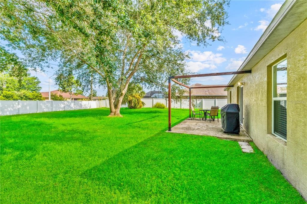 Active With Contract: $299,999 (3 beds, 2 baths, 1367 Square Feet)