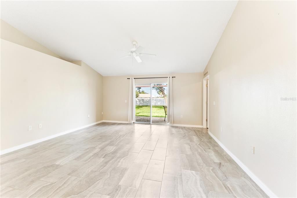 Active With Contract: $299,999 (3 beds, 2 baths, 1367 Square Feet)