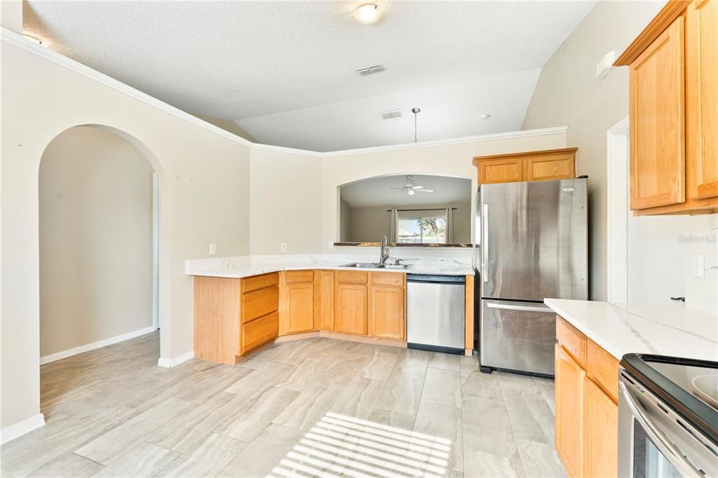 Active With Contract: $299,999 (3 beds, 2 baths, 1367 Square Feet)