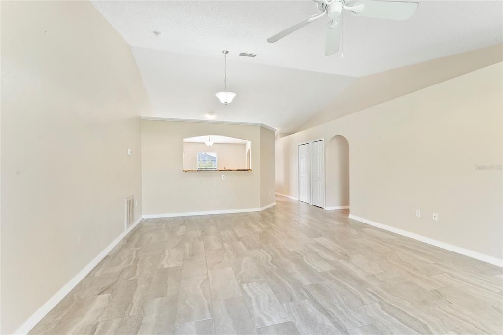 Active With Contract: $299,999 (3 beds, 2 baths, 1367 Square Feet)