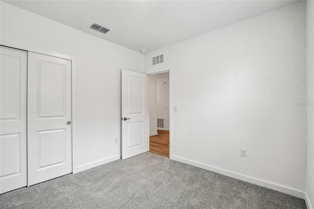 合同活跃: $259,990 (3 贝兹, 2 浴室, 1363 平方英尺)