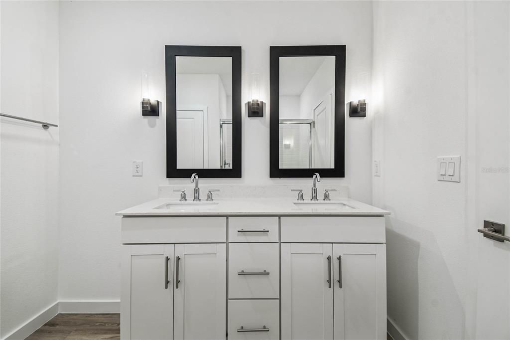 合同活跃: $259,990 (3 贝兹, 2 浴室, 1363 平方英尺)