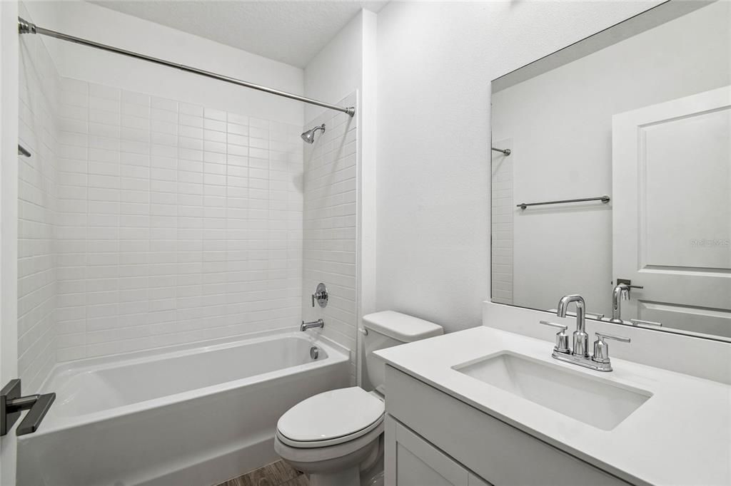 合同活跃: $259,990 (3 贝兹, 2 浴室, 1363 平方英尺)