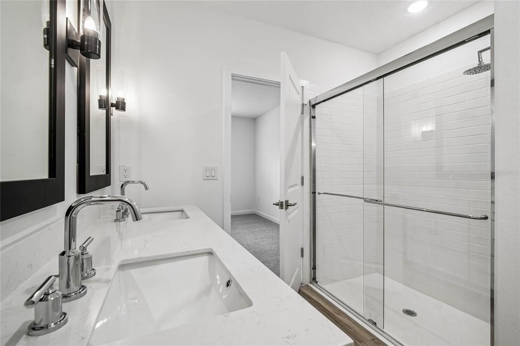 合同活跃: $259,990 (3 贝兹, 2 浴室, 1363 平方英尺)