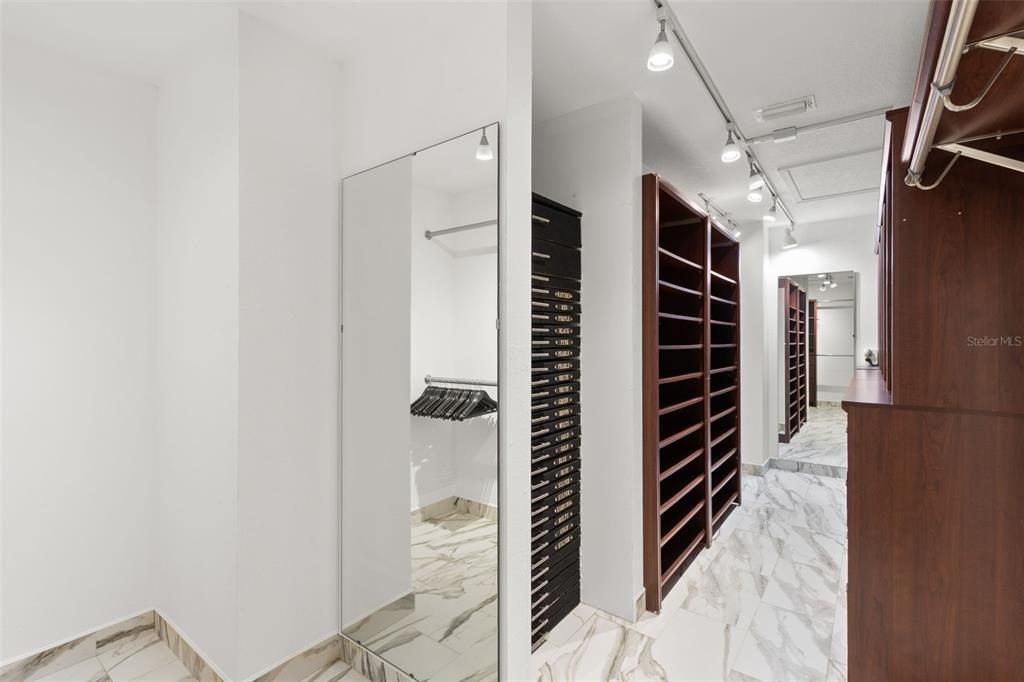 Active With Contract: $447,500 (3 beds, 2 baths, 2471 Square Feet)