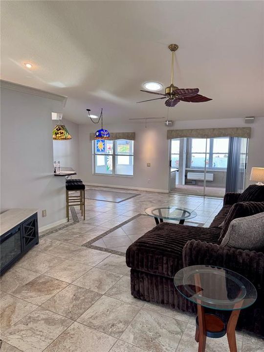 Active With Contract: $447,500 (3 beds, 2 baths, 2471 Square Feet)