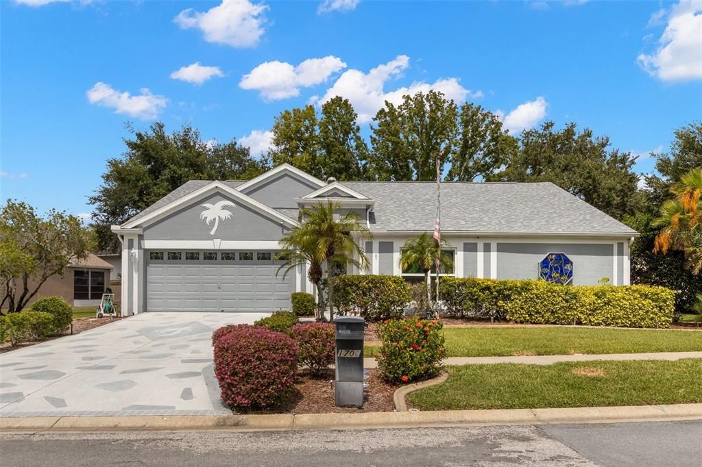 Active With Contract: $447,500 (3 beds, 2 baths, 2471 Square Feet)