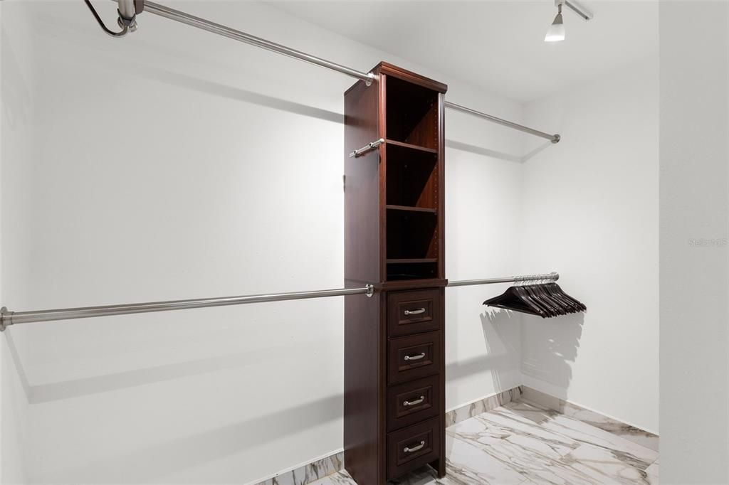 Active With Contract: $447,500 (3 beds, 2 baths, 2471 Square Feet)