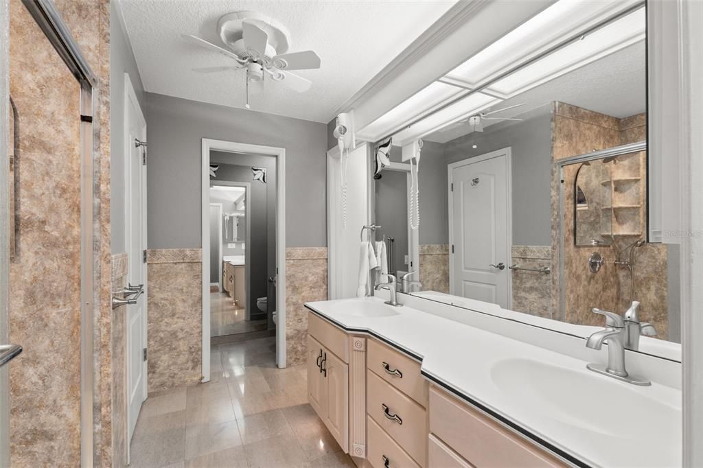 Active With Contract: $447,500 (3 beds, 2 baths, 2471 Square Feet)