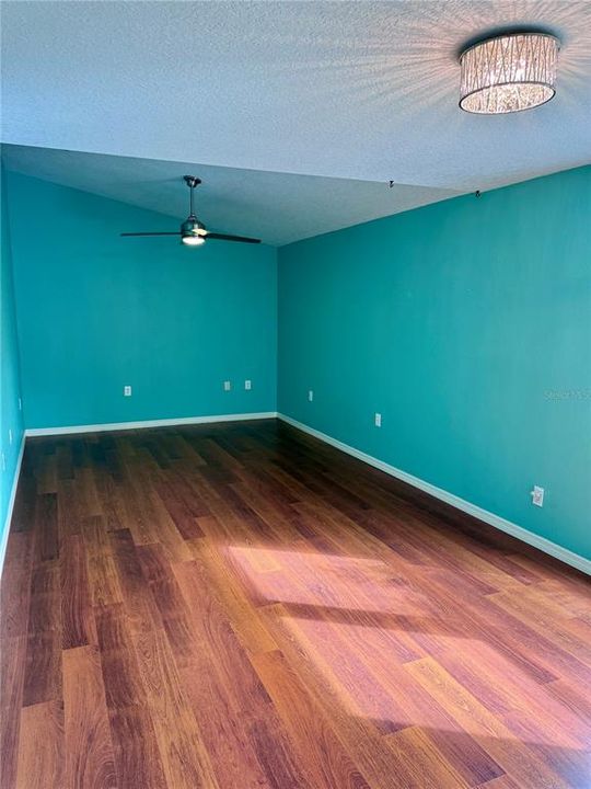 Active With Contract: $447,500 (3 beds, 2 baths, 2471 Square Feet)