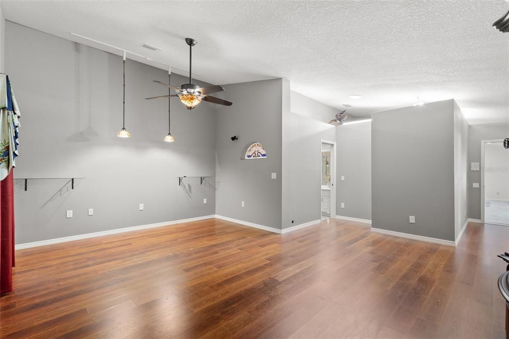 Active With Contract: $447,500 (3 beds, 2 baths, 2471 Square Feet)