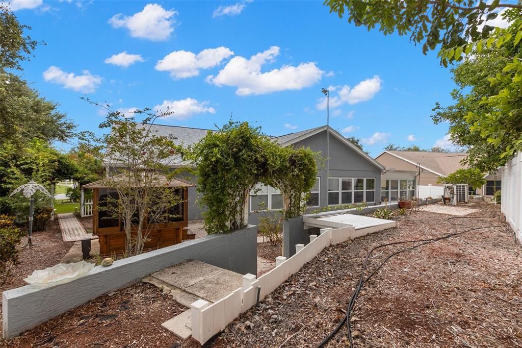 Active With Contract: $447,500 (3 beds, 2 baths, 2471 Square Feet)