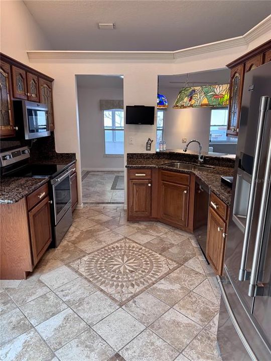 Active With Contract: $447,500 (3 beds, 2 baths, 2471 Square Feet)