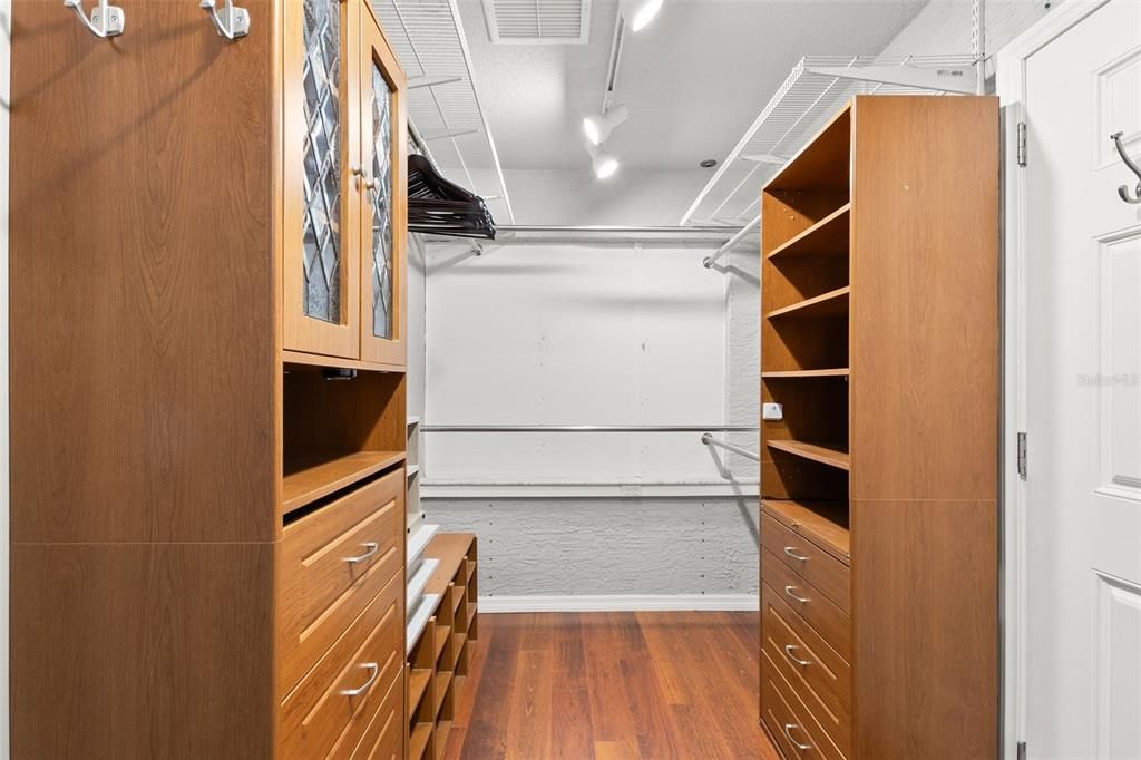 Active With Contract: $447,500 (3 beds, 2 baths, 2471 Square Feet)