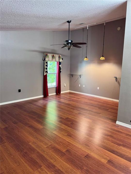 Active With Contract: $447,500 (3 beds, 2 baths, 2471 Square Feet)