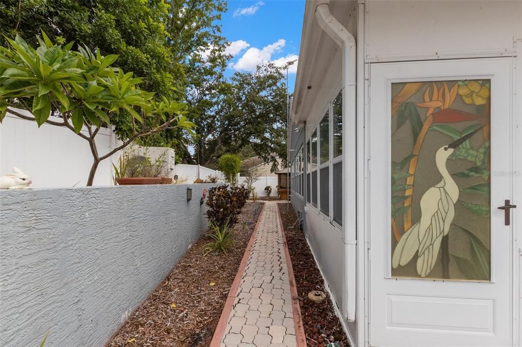 Active With Contract: $447,500 (3 beds, 2 baths, 2471 Square Feet)