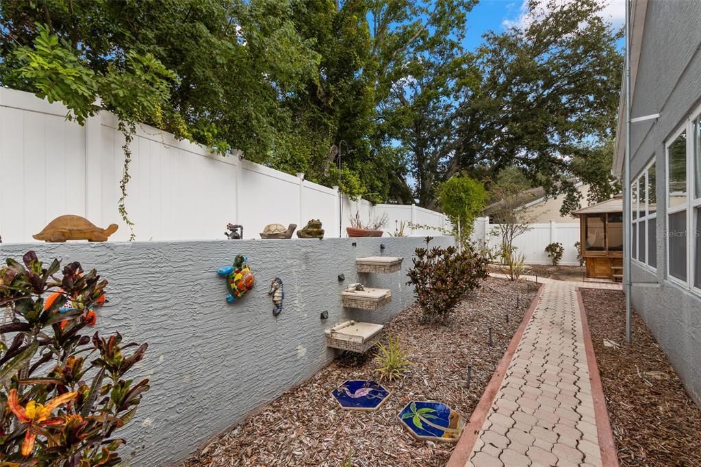 Active With Contract: $447,500 (3 beds, 2 baths, 2471 Square Feet)