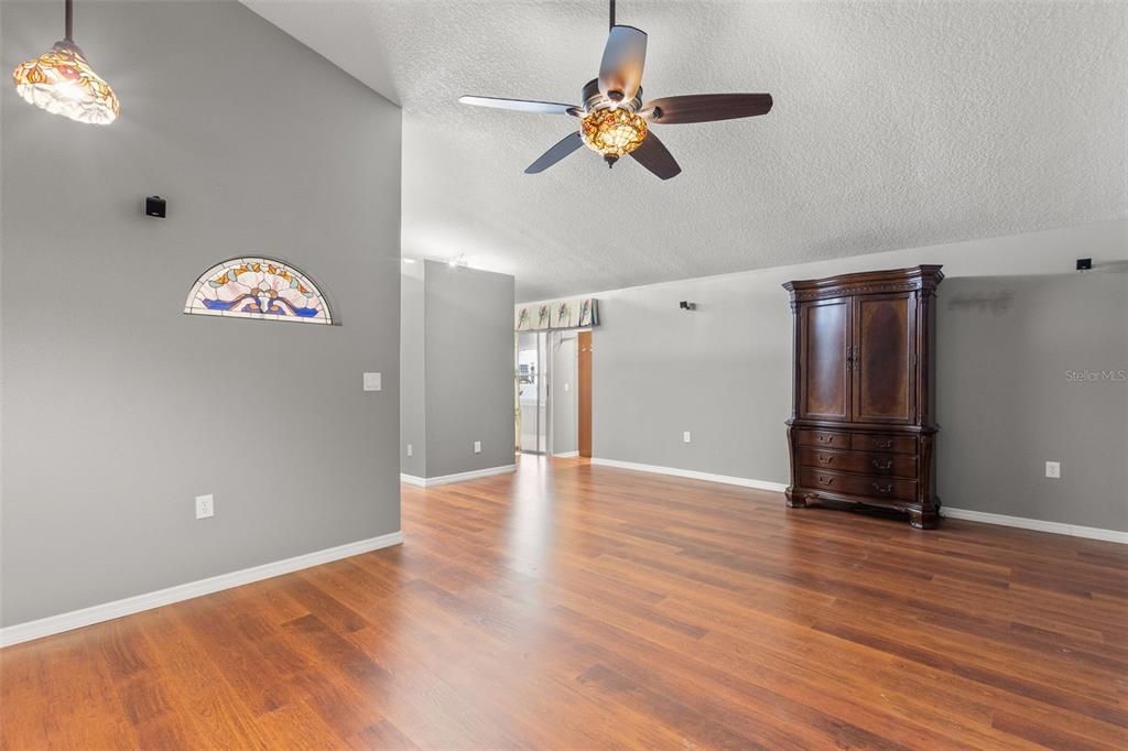 Active With Contract: $447,500 (3 beds, 2 baths, 2471 Square Feet)