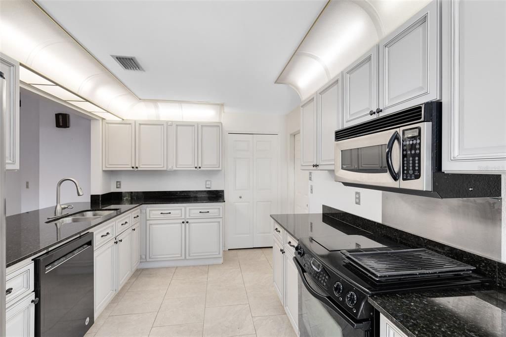 Active With Contract: $299,900 (3 beds, 2 baths, 1671 Square Feet)