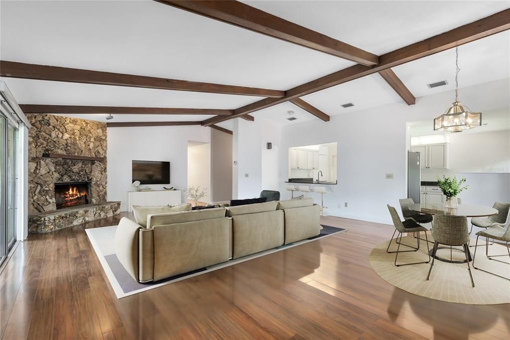 Active With Contract: $299,900 (3 beds, 2 baths, 1671 Square Feet)