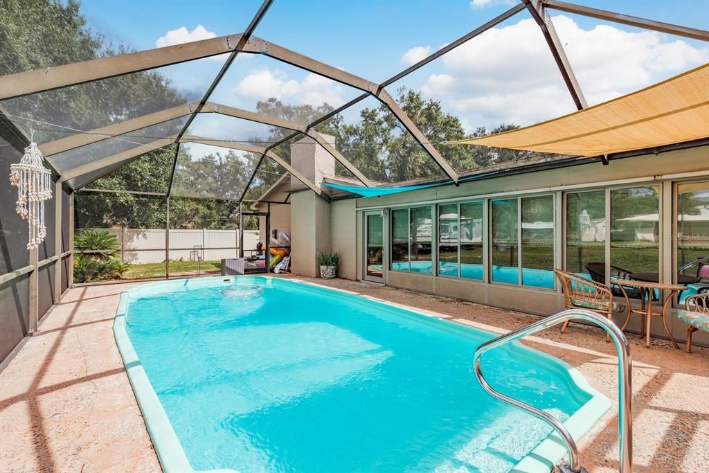 合同活跃: $429,900 (3 贝兹, 2 浴室, 1858 平方英尺)