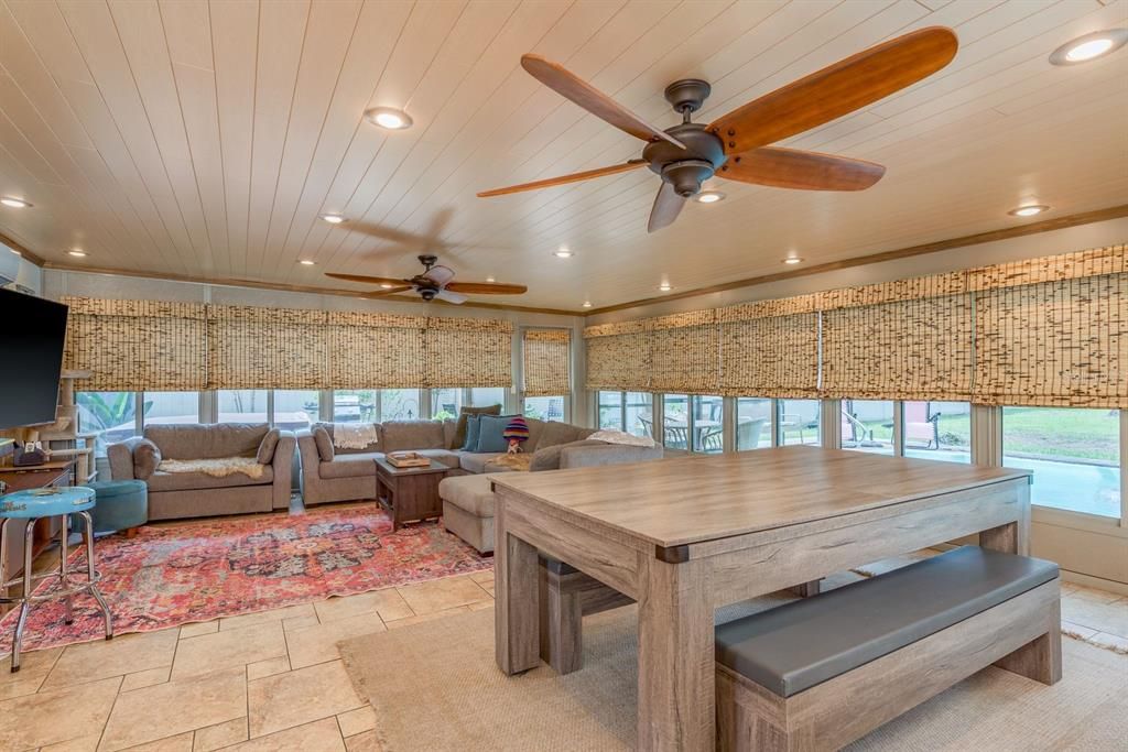 合同活跃: $429,900 (3 贝兹, 2 浴室, 1858 平方英尺)