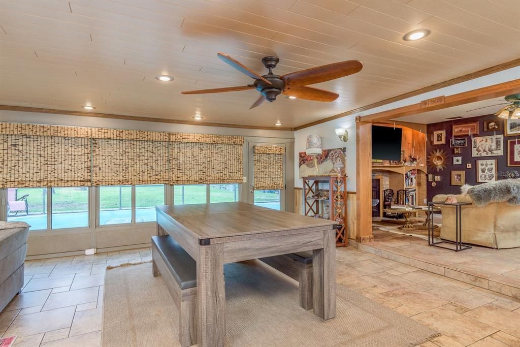 合同活跃: $429,900 (3 贝兹, 2 浴室, 1858 平方英尺)