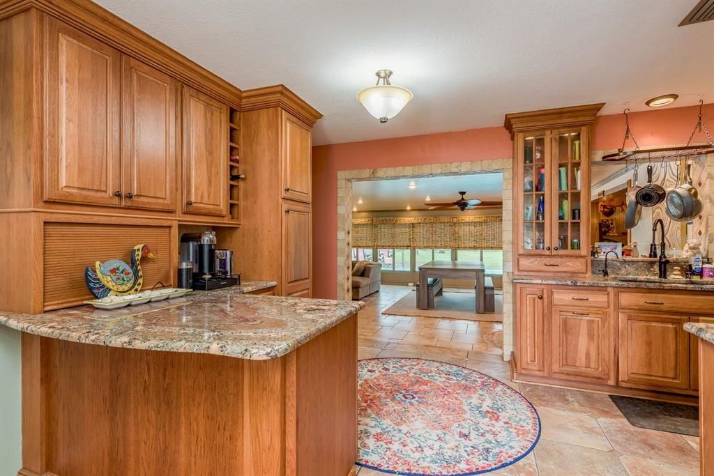 合同活跃: $429,900 (3 贝兹, 2 浴室, 1858 平方英尺)