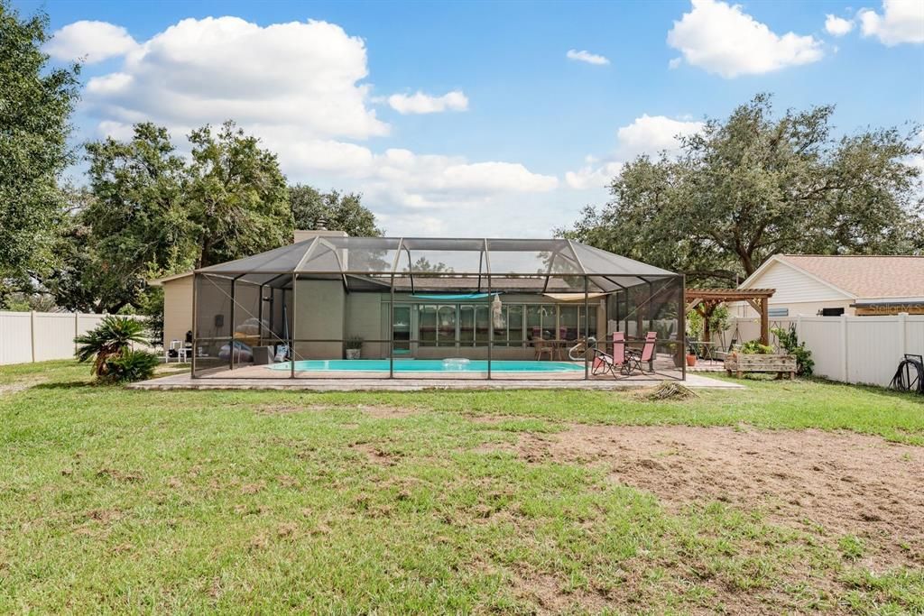 合同活跃: $429,900 (3 贝兹, 2 浴室, 1858 平方英尺)